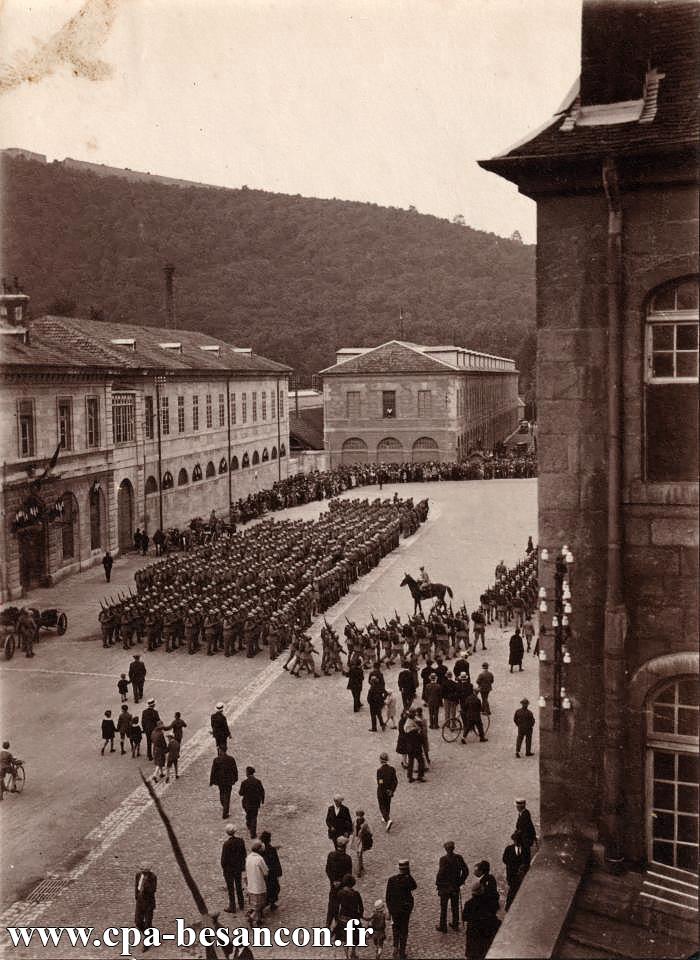 BESANÇON - Place St Jacques - Défilé du 14 juillet 1930